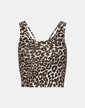 Hellbeiger Schnürstiefel mit goldener Schnalle und robuster Sohle, seitliche Logoprägung, vor weißem Hintergrund