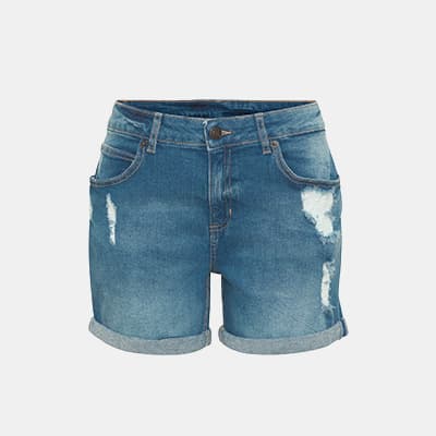Blaue Jeansshorts mit umgeschlagenem Saum, leichten Rissen und ausgewaschenen Partien vorne
